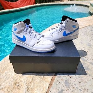 Jordan 1 Retro Legend Blue